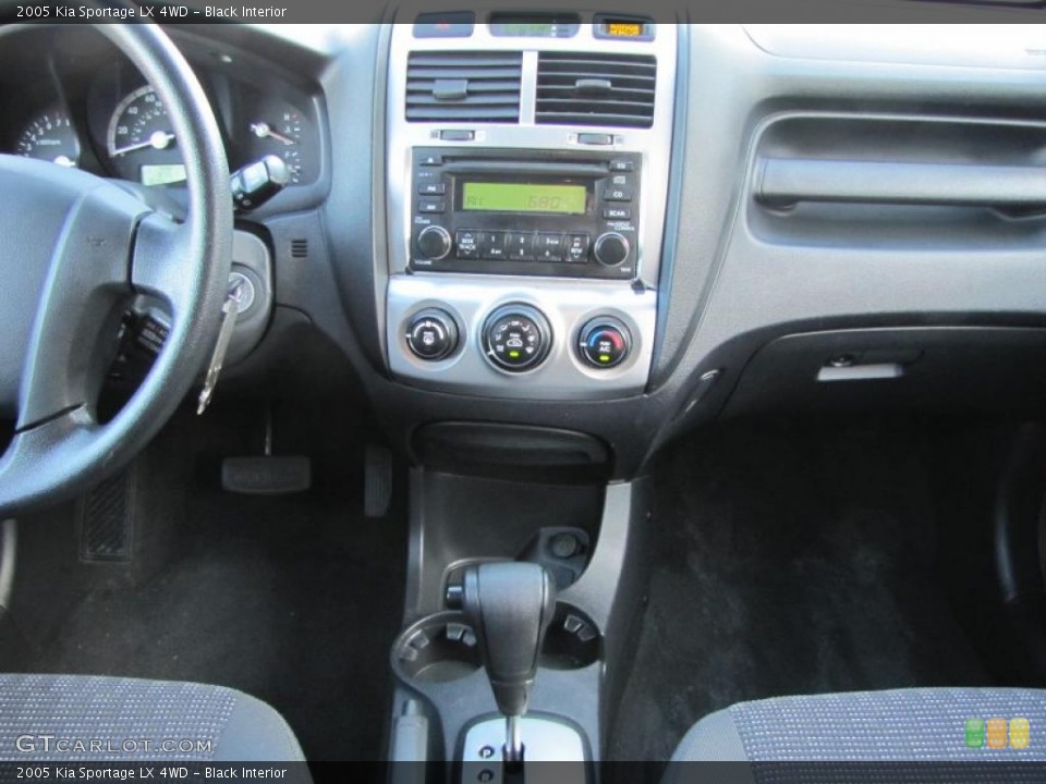Black Interior Controls for the 2005 Kia Sportage LX 4WD #38320375