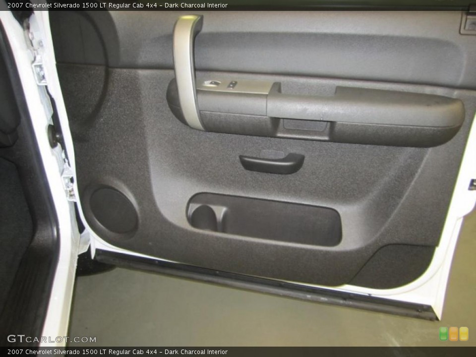 Dark Charcoal Interior Photo for the 2007 Chevrolet Silverado 1500 LT Regular Cab 4x4 #38320823