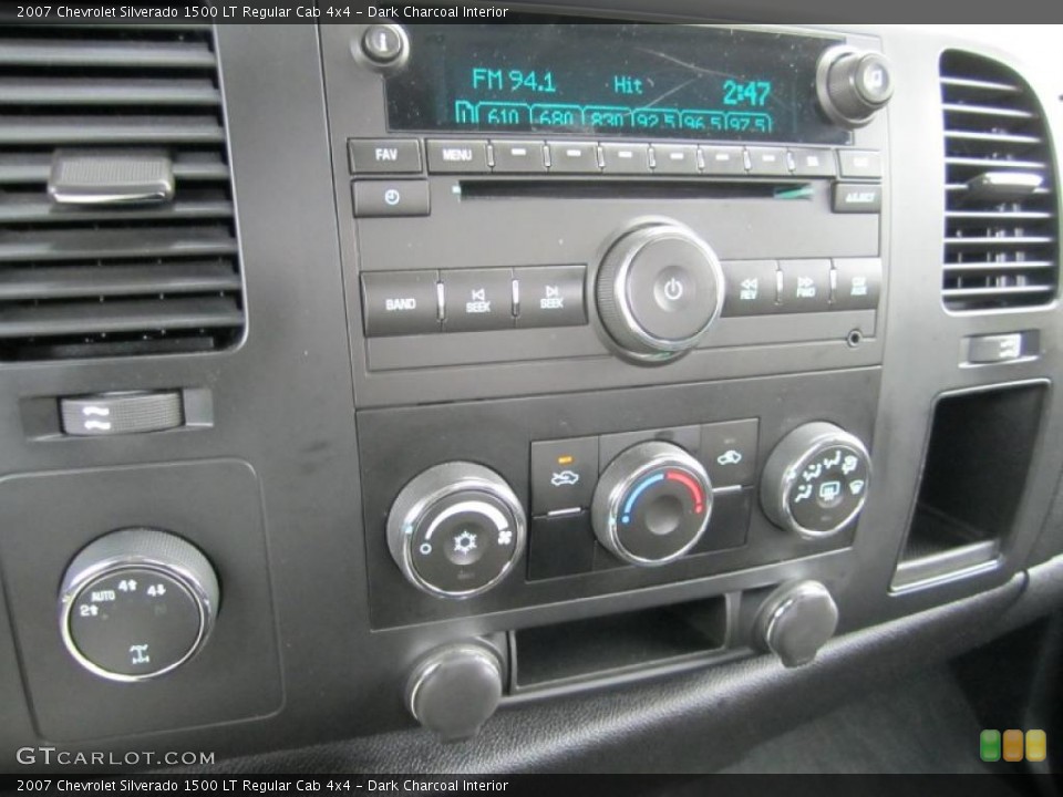 Dark Charcoal Interior Controls for the 2007 Chevrolet Silverado 1500 LT Regular Cab 4x4 #38320931