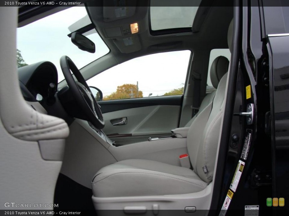 Gray Interior Photo for the 2010 Toyota Venza V6 AWD #38339732