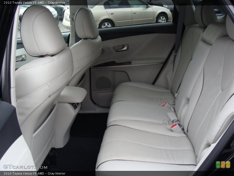 Gray Interior Photo for the 2010 Toyota Venza V6 AWD #38339740