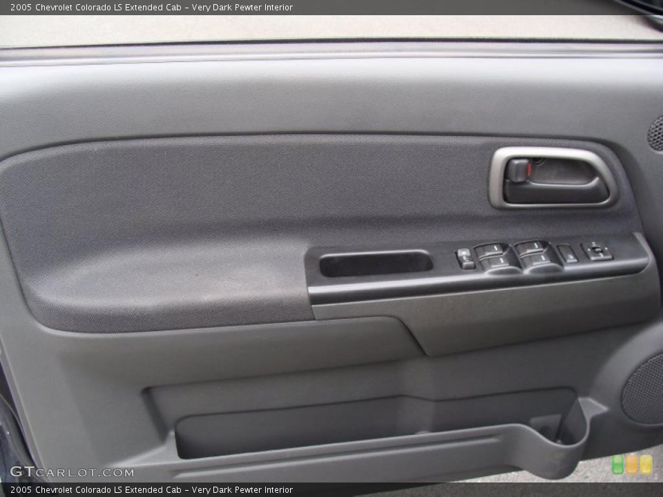 Very Dark Pewter Interior Photo for the 2005 Chevrolet Colorado LS Extended Cab #38339792