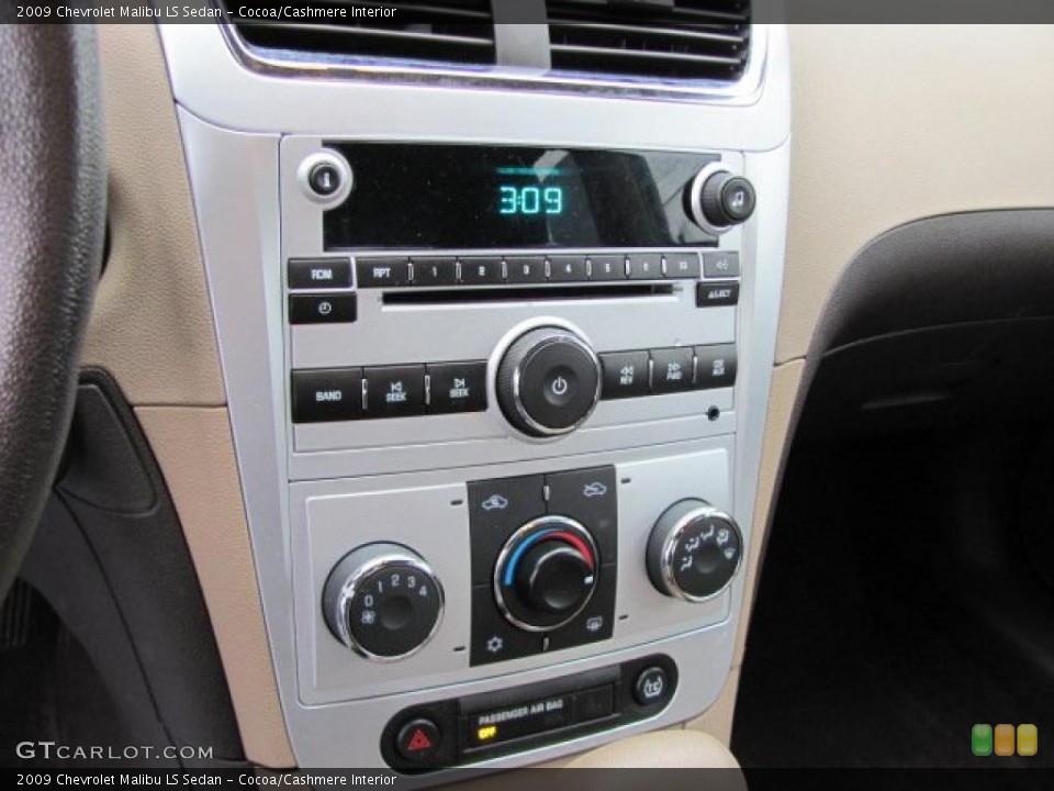 Cocoa/Cashmere Interior Controls for the 2009 Chevrolet Malibu LS Sedan #38341008