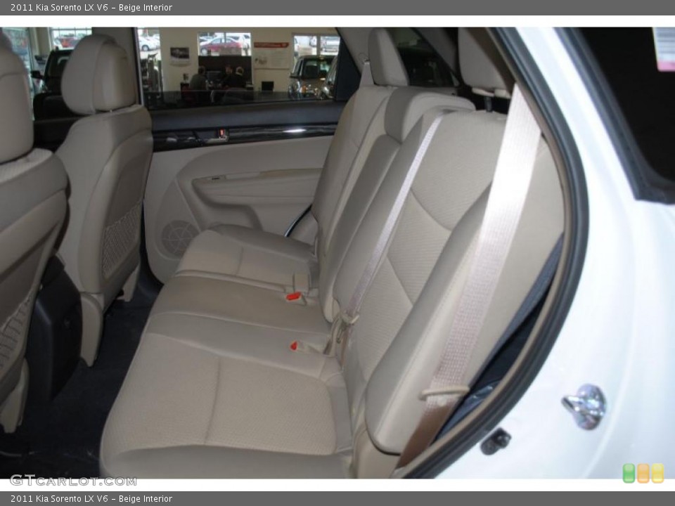 Beige Interior Photo for the 2011 Kia Sorento LX V6 #38346102