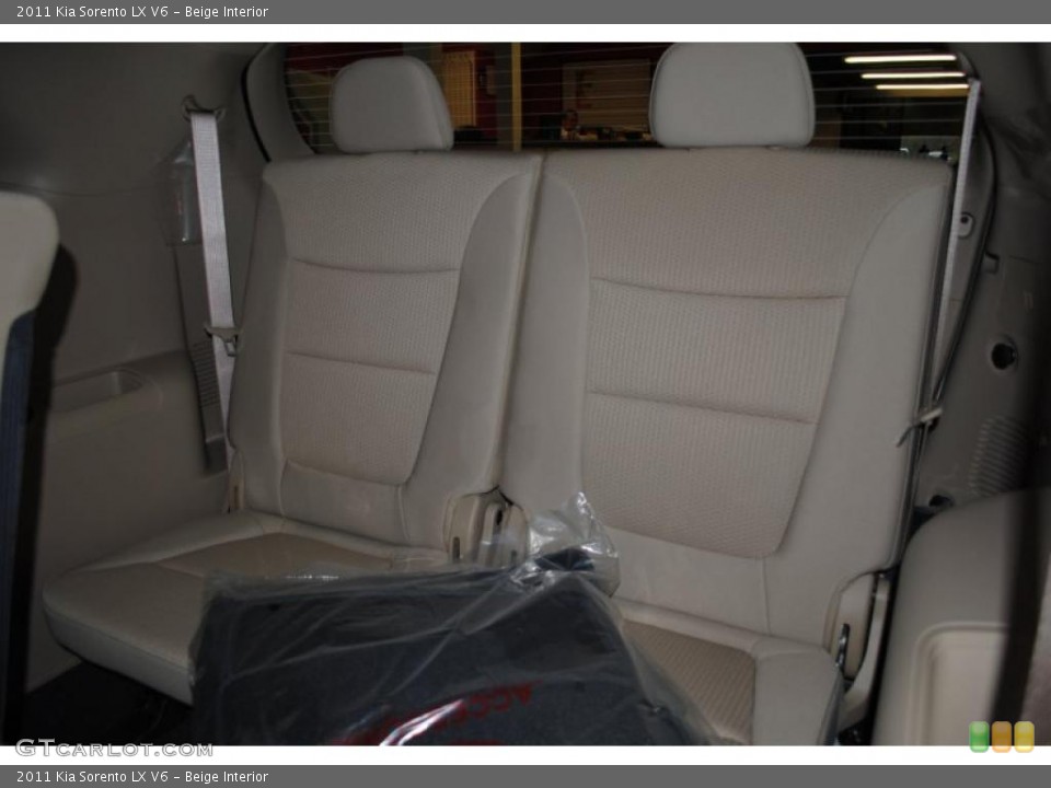 Beige Interior Photo for the 2011 Kia Sorento LX V6 #38346124