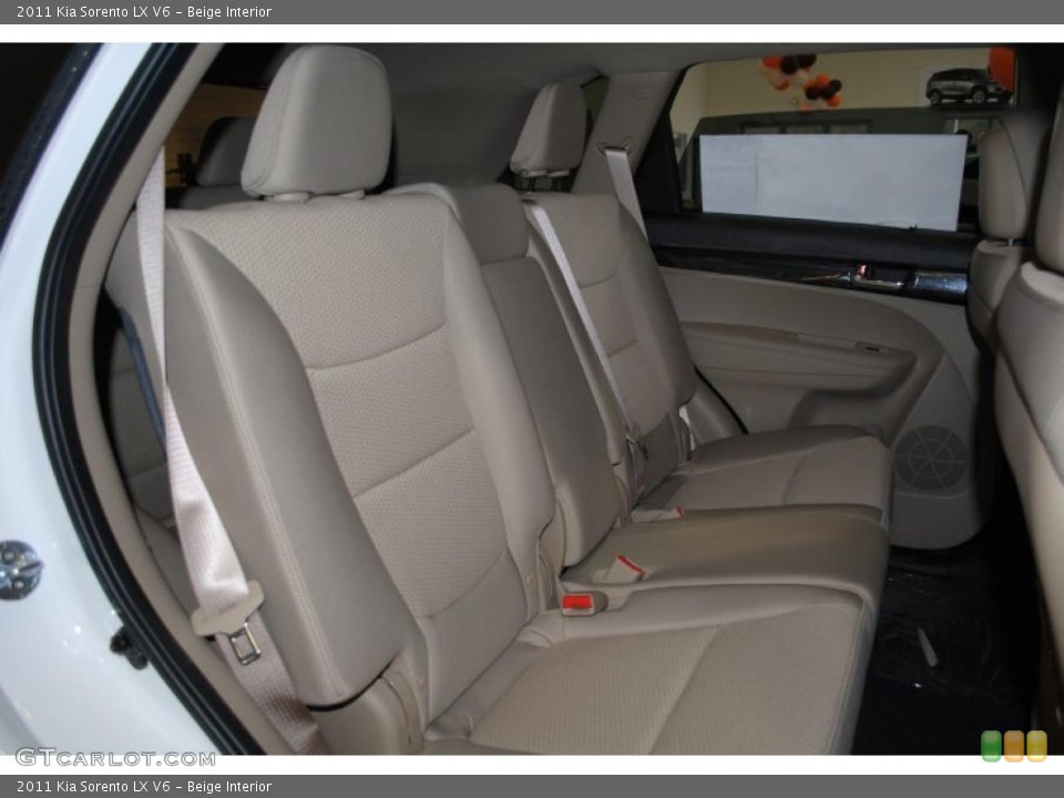 Beige Interior Photo for the 2011 Kia Sorento LX V6 #38346134