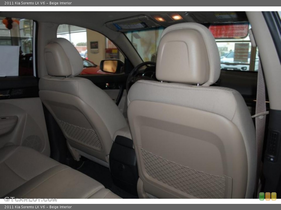 Beige Interior Photo for the 2011 Kia Sorento LX V6 #38346154