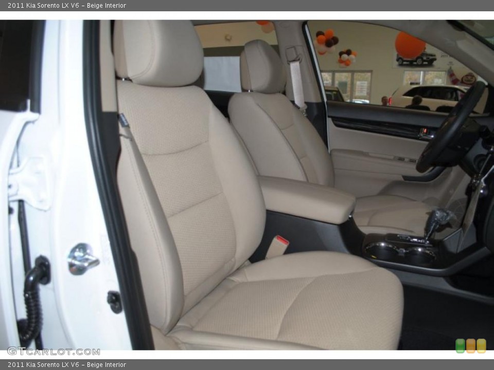 Beige Interior Photo for the 2011 Kia Sorento LX V6 #38346170