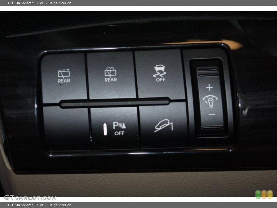 Beige Interior Controls for the 2011 Kia Sorento LX V6 #38346274