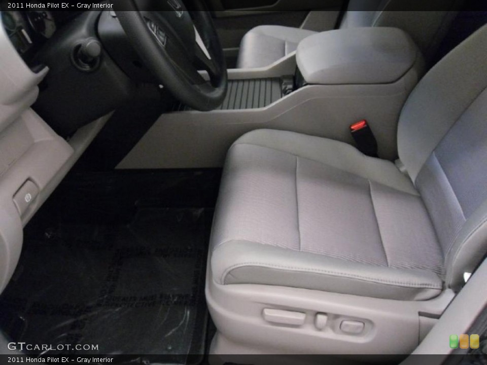 Gray Interior Photo for the 2011 Honda Pilot EX #38348498