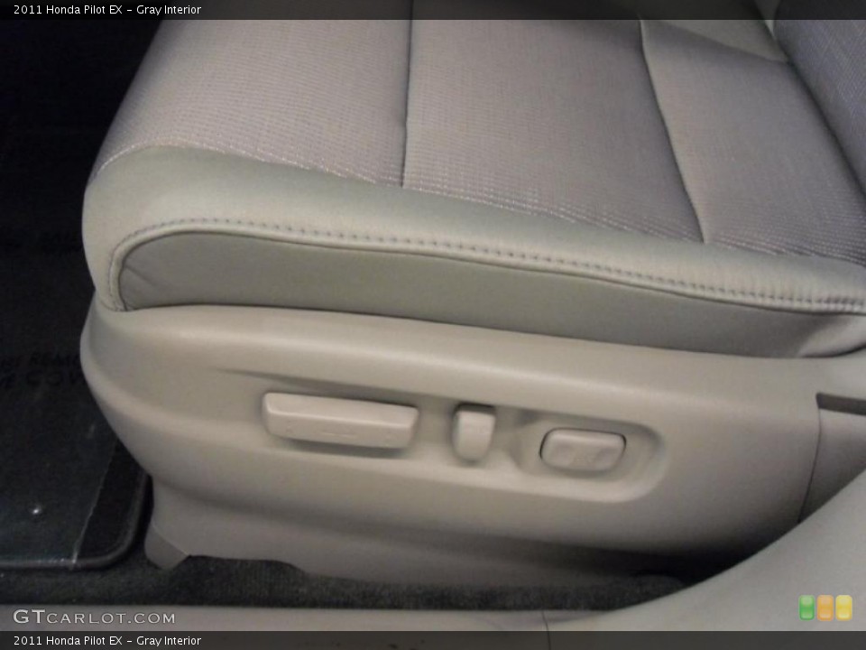 Gray Interior Photo for the 2011 Honda Pilot EX #38348514