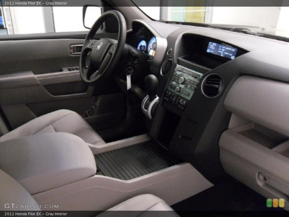 Gray Interior Photo for the 2011 Honda Pilot EX #38348746
