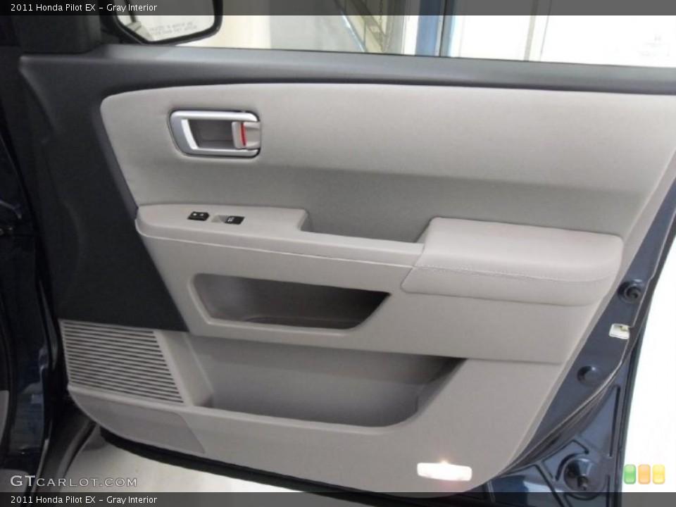 Gray Interior Photo for the 2011 Honda Pilot EX #38348762