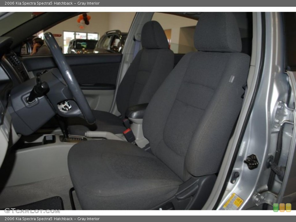 Gray Interior Photo for the 2006 Kia Spectra Spectra5 Hatchback #38348766