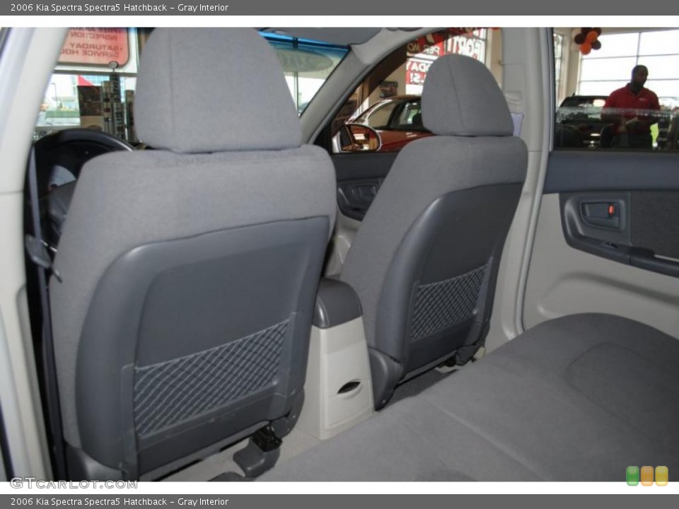 Gray Interior Photo for the 2006 Kia Spectra Spectra5 Hatchback #38348782