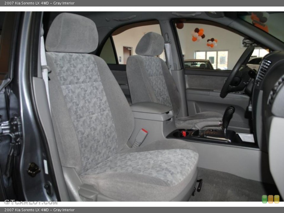 Gray Interior Photo for the 2007 Kia Sorento LX 4WD #38349590