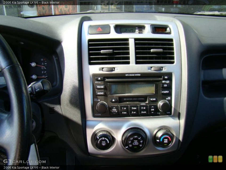 Black Interior Controls for the 2006 Kia Sportage LX V6 #38350310