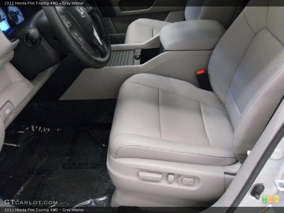 Gray Interior Photo for the 2011 Honda Pilot Touring 4WD #38352094
