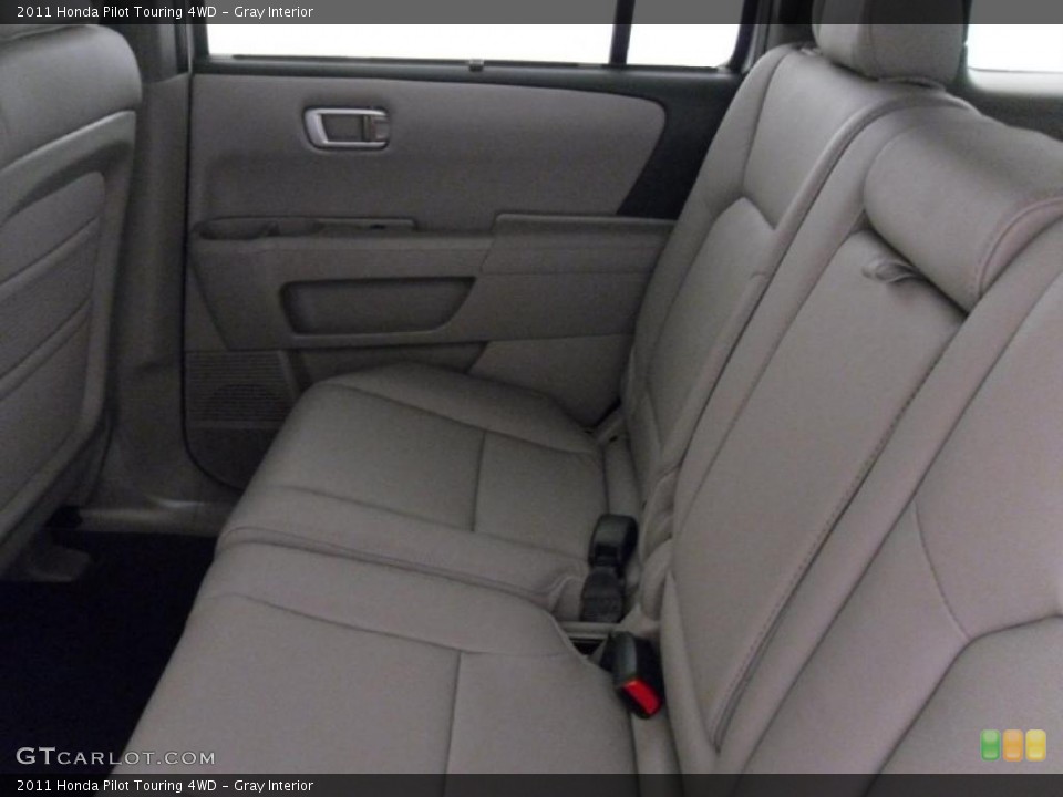 Gray Interior Photo for the 2011 Honda Pilot Touring 4WD #38352262