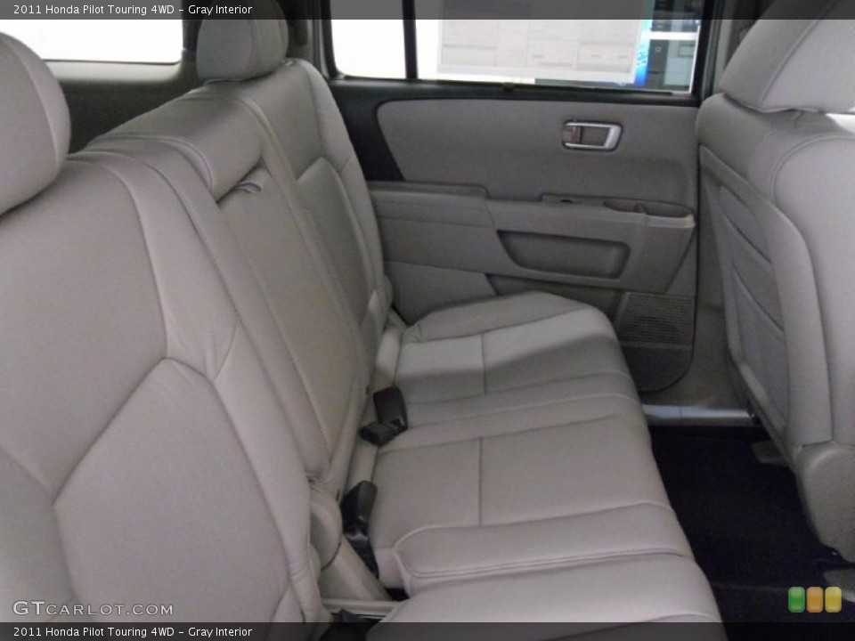 Gray Interior Photo for the 2011 Honda Pilot Touring 4WD #38352354