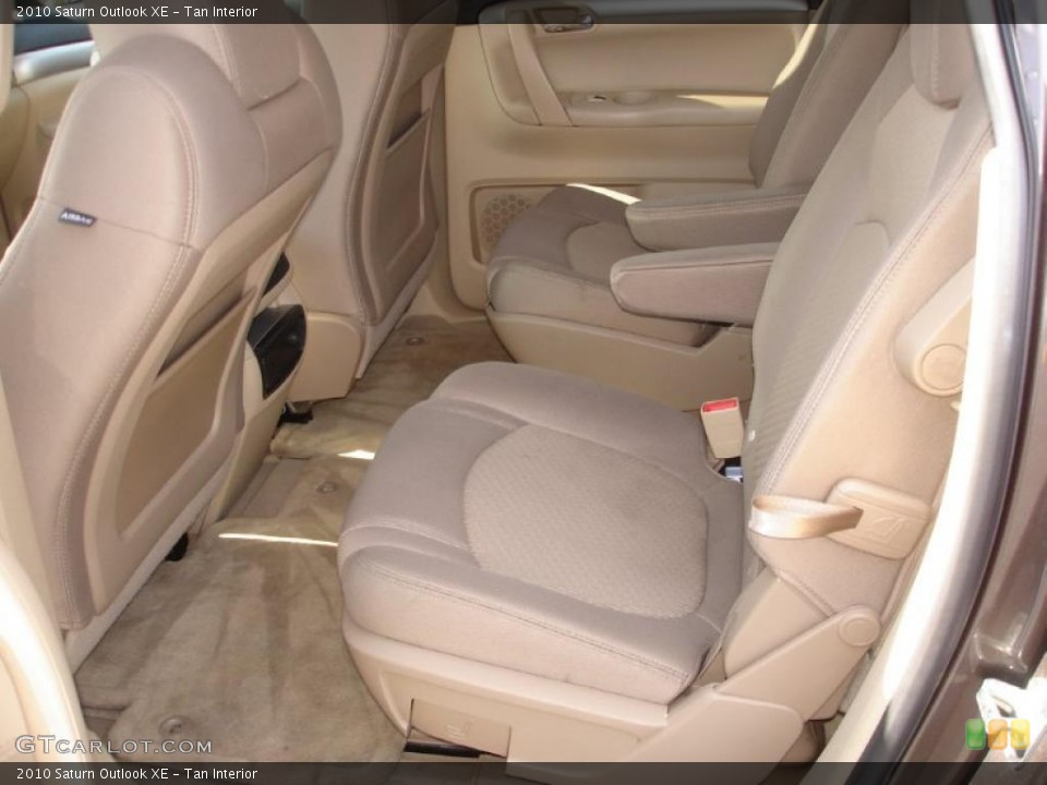 Tan Interior Photo for the 2010 Saturn Outlook XE #38355282