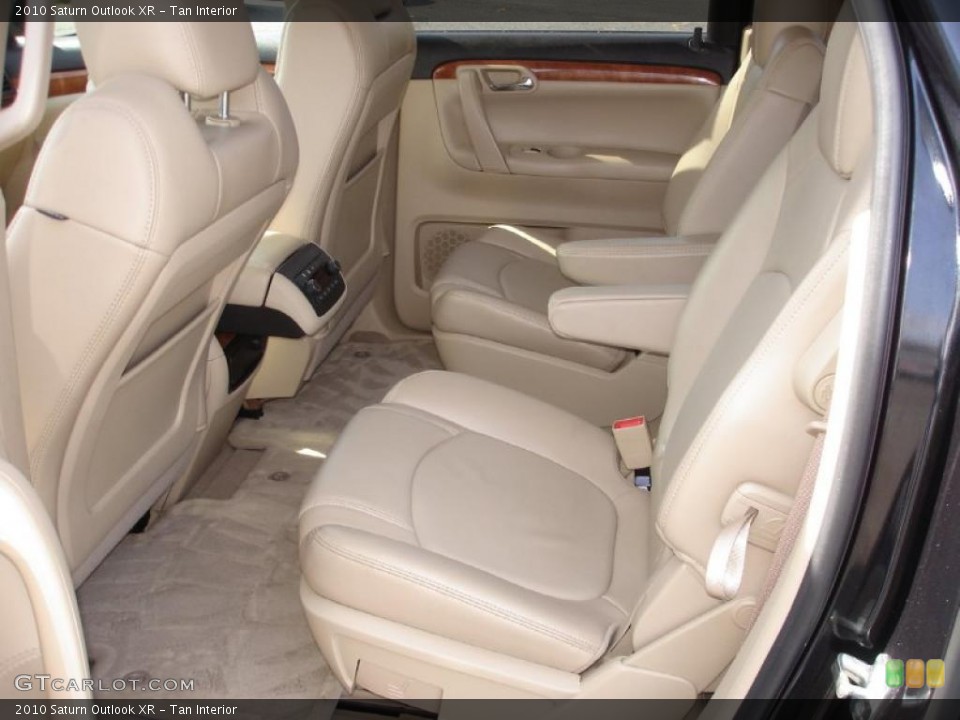 Tan Interior Photo for the 2010 Saturn Outlook XR #38355782