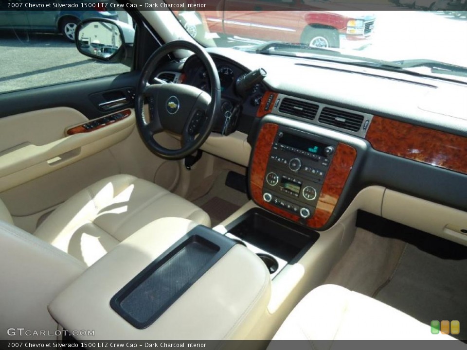 Dark Charcoal Interior Dashboard for the 2007 Chevrolet Silverado 1500 LTZ Crew Cab #38358759