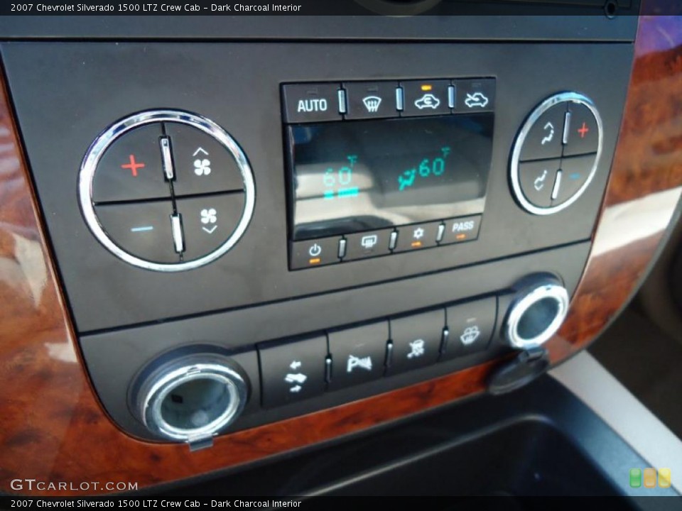 Dark Charcoal Interior Controls for the 2007 Chevrolet Silverado 1500 LTZ Crew Cab #38359018
