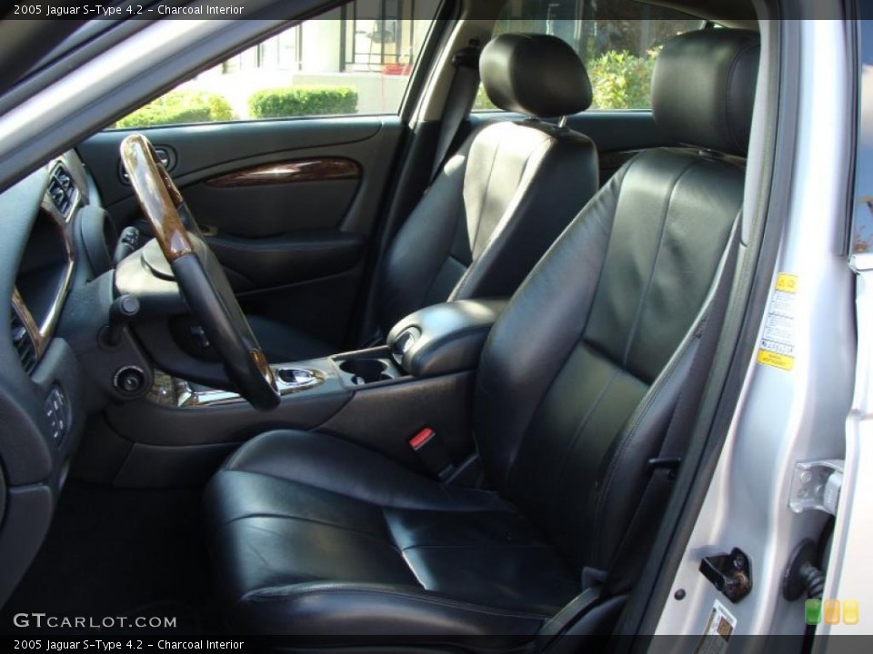 Charcoal Interior Photo for the 2005 Jaguar S-Type 4.2 #38359170