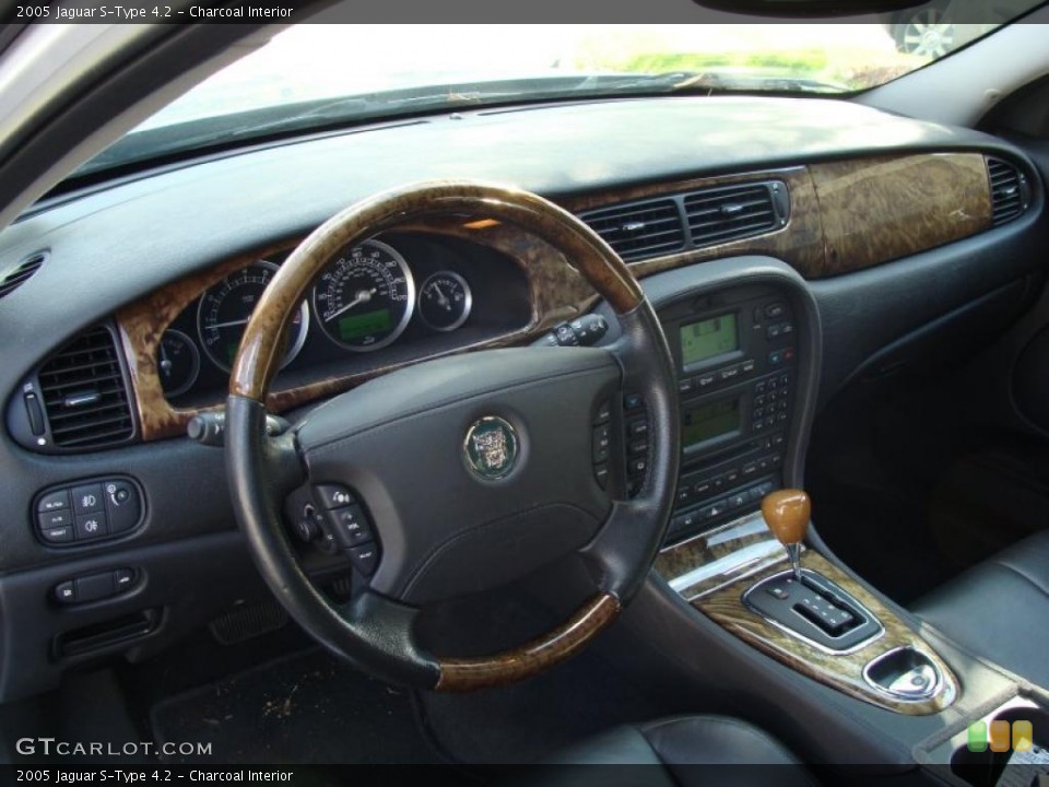 Charcoal Interior Dashboard for the 2005 Jaguar S-Type 4.2 #38359186