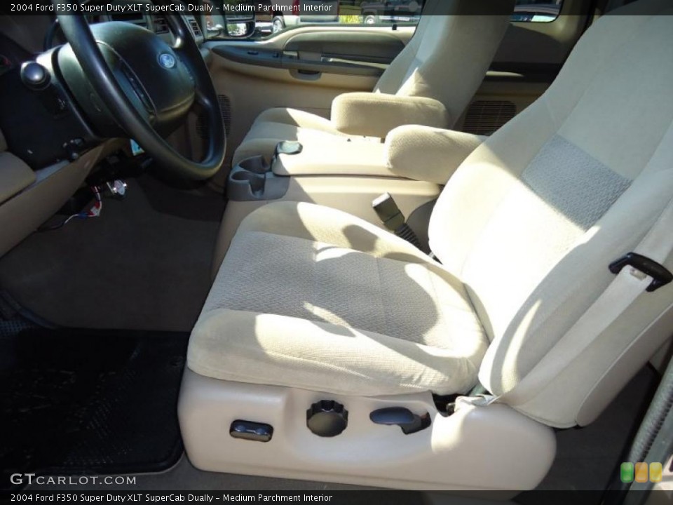 Medium Parchment Interior Photo for the 2004 Ford F350 Super Duty XLT SuperCab Dually #38365646