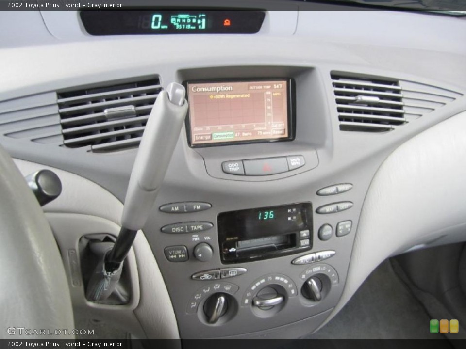 Gray Interior Controls for the 2002 Toyota Prius Hybrid #38371674