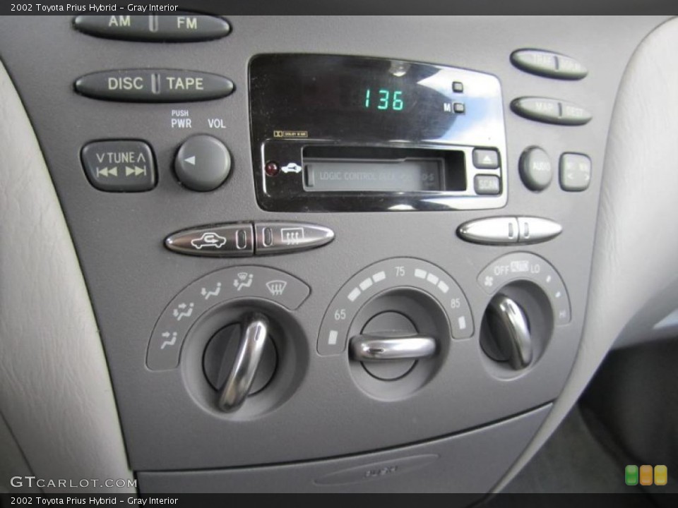 Gray Interior Controls for the 2002 Toyota Prius Hybrid #38371738