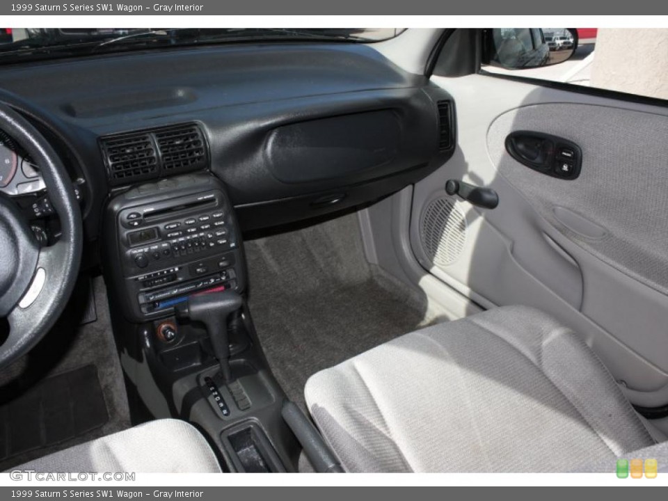Gray Interior Photo for the 1999 Saturn S Series SW1 Wagon #38381190