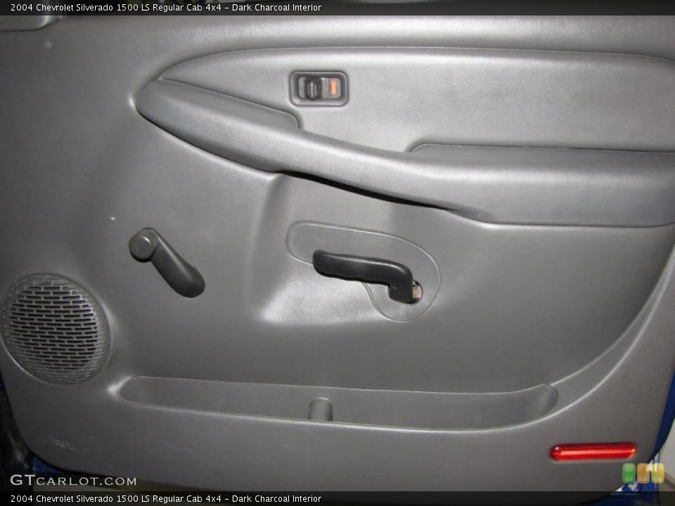 Dark Charcoal Interior Photo for the 2004 Chevrolet Silverado 1500 LS Regular Cab 4x4 #38389463