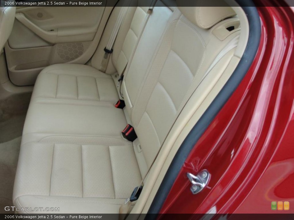 Pure Beige Interior Photo for the 2006 Volkswagen Jetta 2.5 Sedan #38392216
