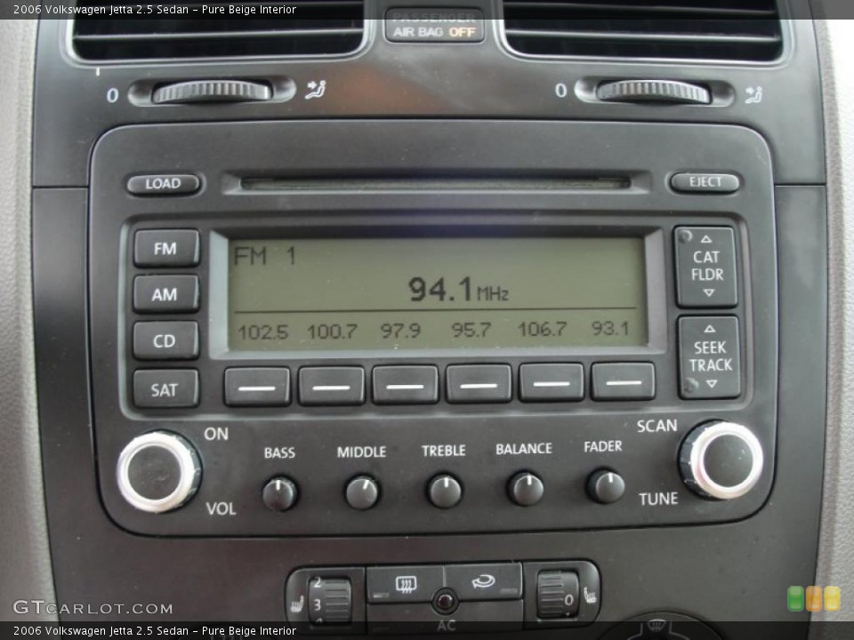 Pure Beige Interior Controls for the 2006 Volkswagen Jetta 2.5 Sedan #38392332