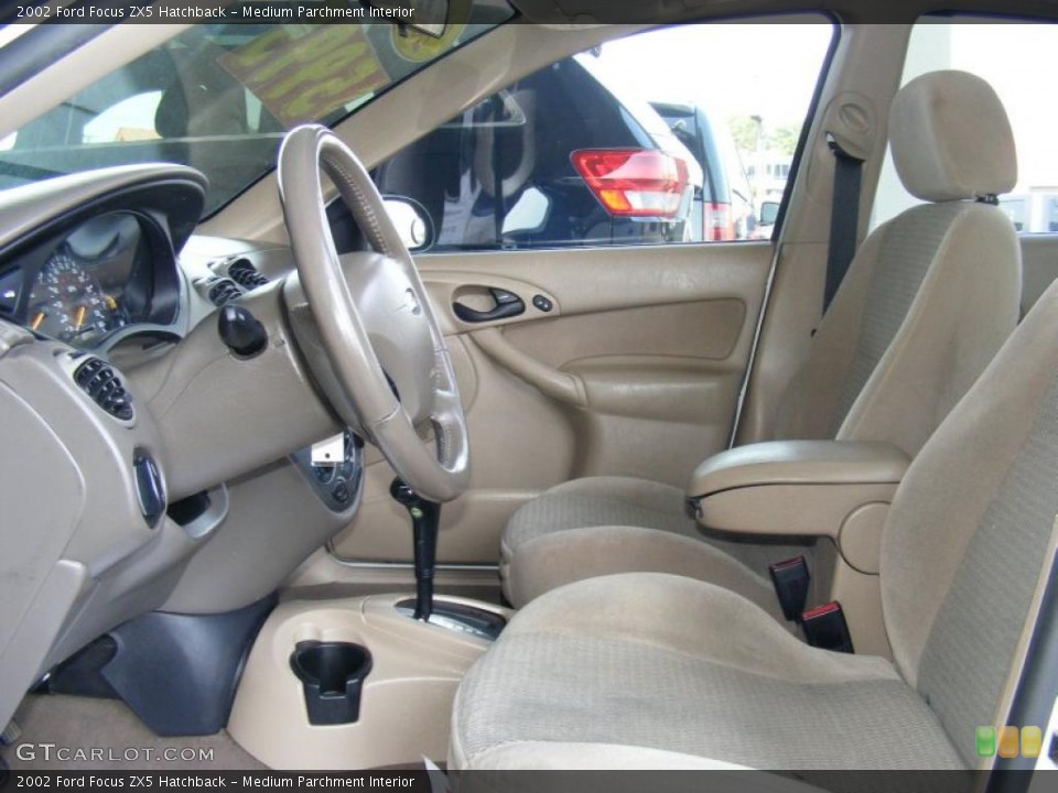 Medium Parchment Interior Photo for the 2002 Ford Focus ZX5 Hatchback #38403076