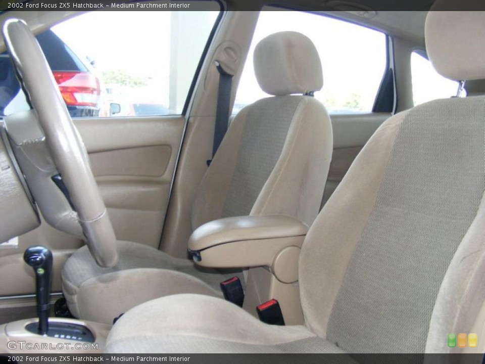 Medium Parchment Interior Photo for the 2002 Ford Focus ZX5 Hatchback #38403092
