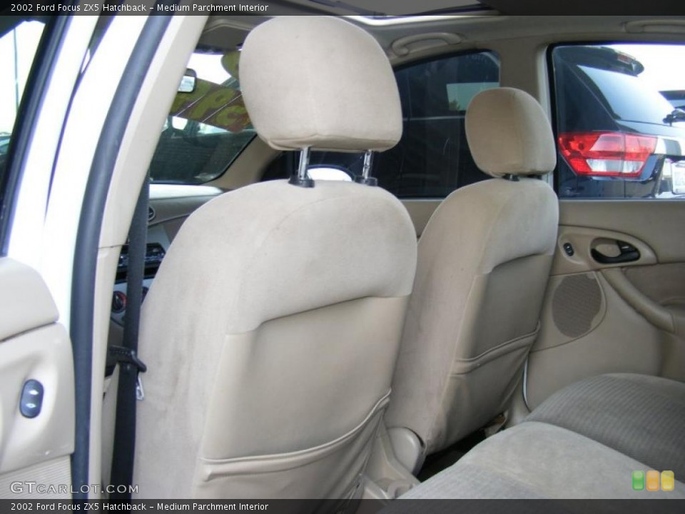 Medium Parchment Interior Photo for the 2002 Ford Focus ZX5 Hatchback #38403104