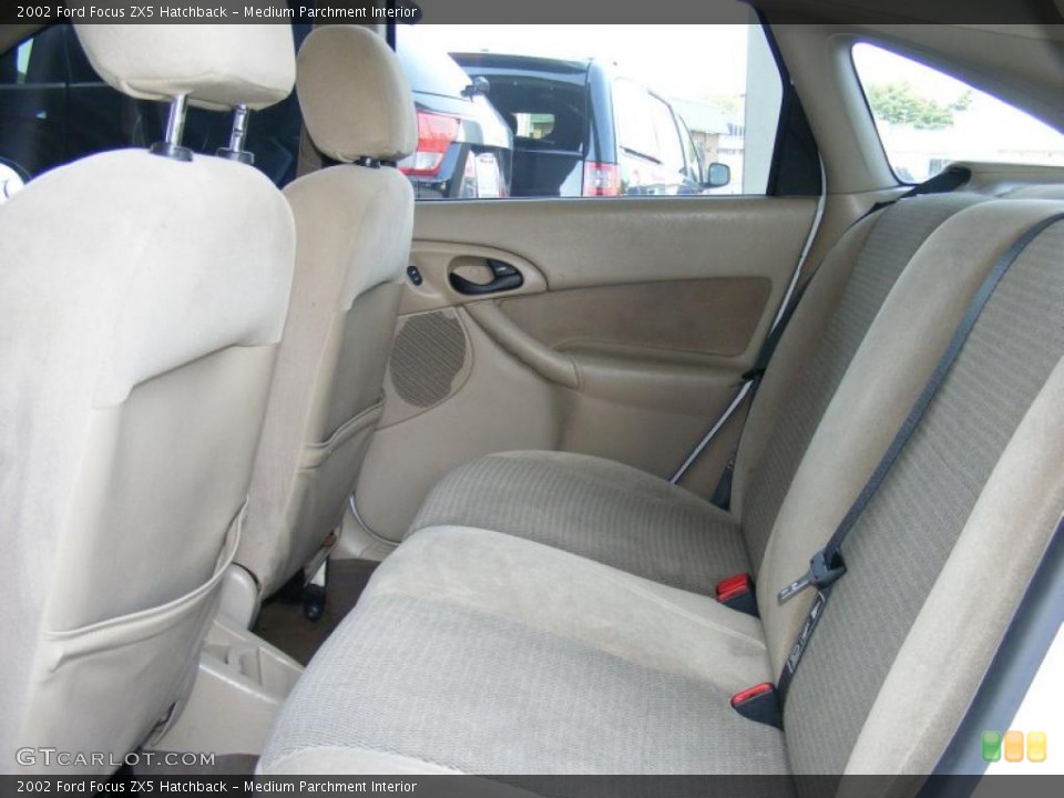 Medium Parchment Interior Photo for the 2002 Ford Focus ZX5 Hatchback #38403120