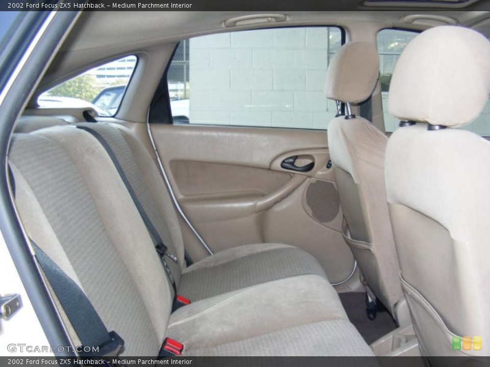 Medium Parchment Interior Photo for the 2002 Ford Focus ZX5 Hatchback #38403228