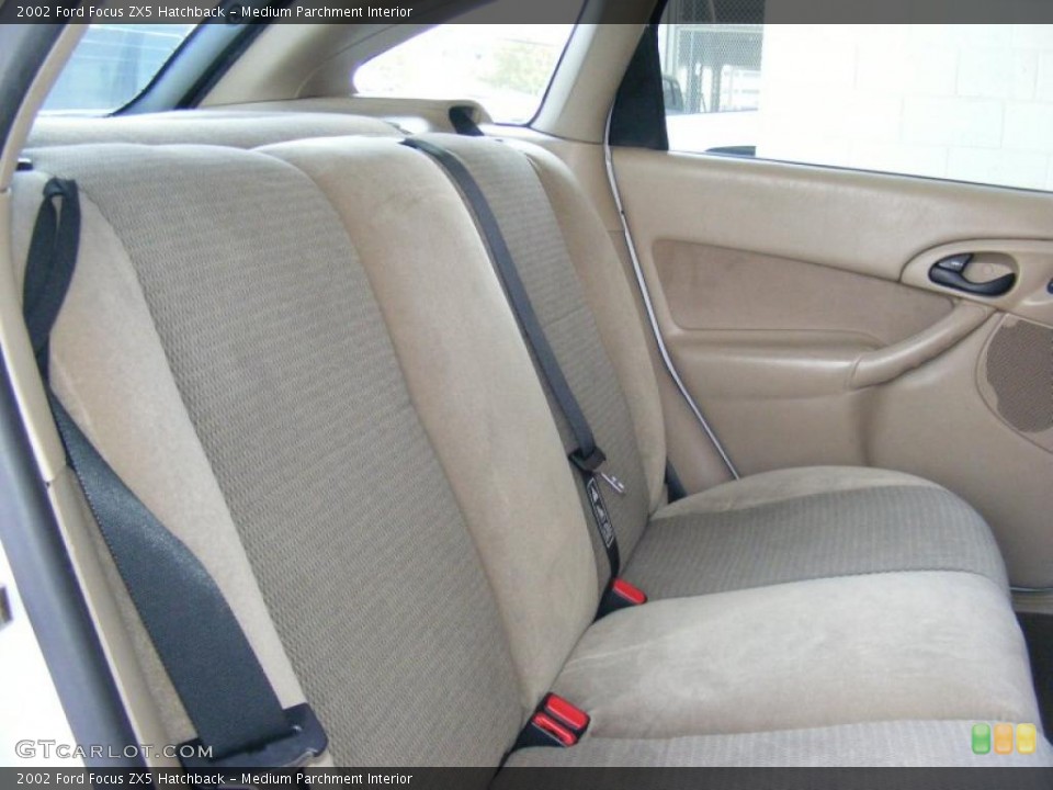 Medium Parchment Interior Photo for the 2002 Ford Focus ZX5 Hatchback #38403244