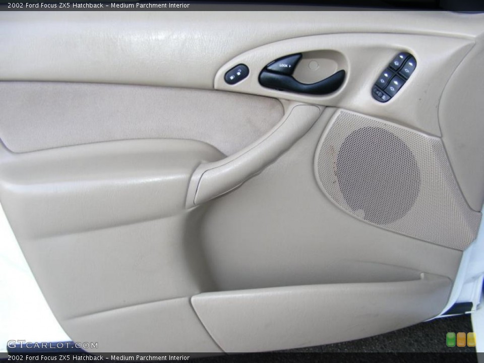 Medium Parchment Interior Photo for the 2002 Ford Focus ZX5 Hatchback #38403260
