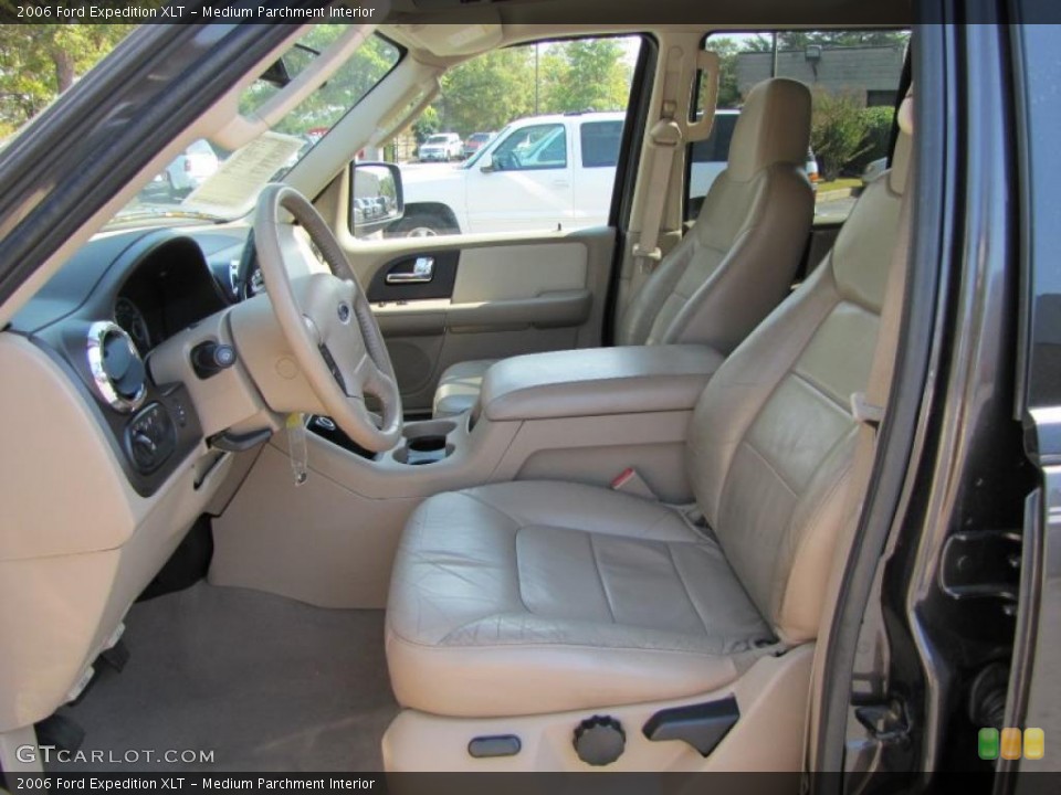 Medium Parchment Interior Photo for the 2006 Ford Expedition XLT #38404624