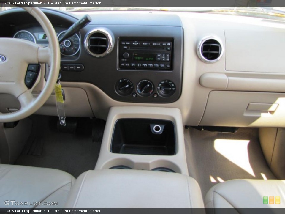 Medium Parchment Interior Photo for the 2006 Ford Expedition XLT #38404732