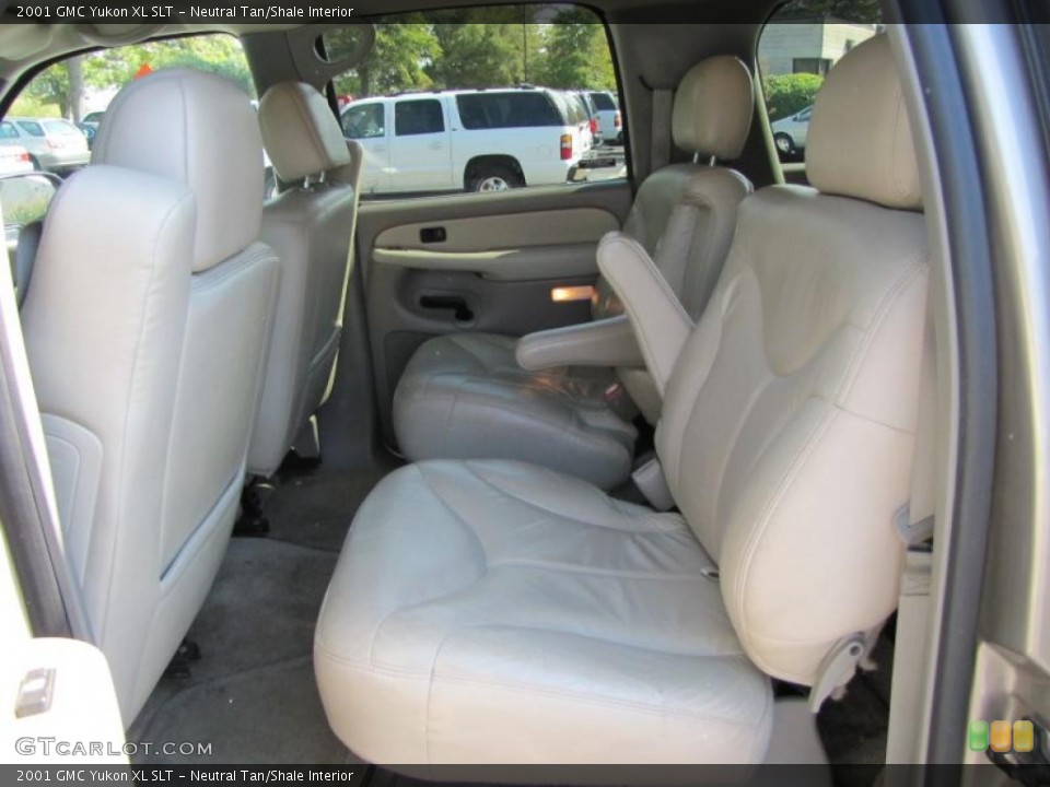 Neutral Tan/Shale Interior Photo for the 2001 GMC Yukon XL SLT #38404905