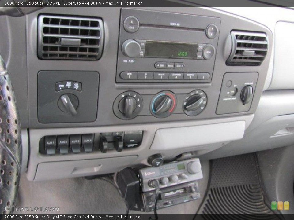 Medium Flint Interior Controls for the 2006 Ford F350 Super Duty XLT SuperCab 4x4 Dually #38406672