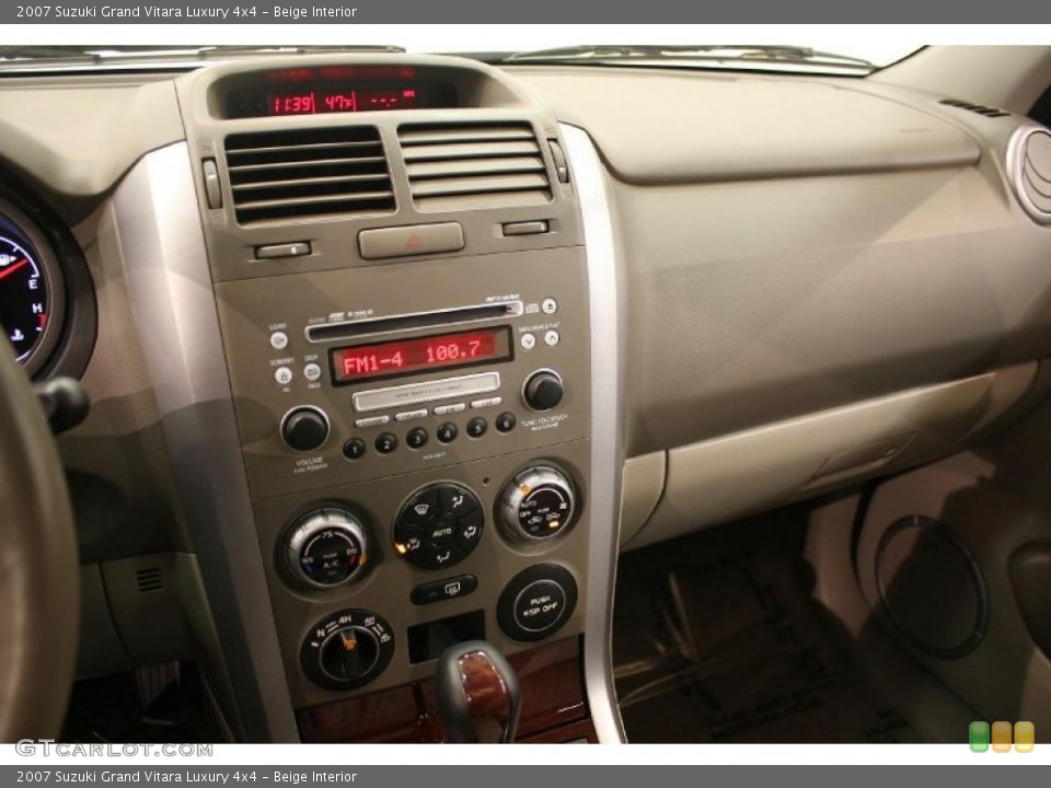Beige Interior Controls for the 2007 Suzuki Grand Vitara Luxury 4x4 #38408704