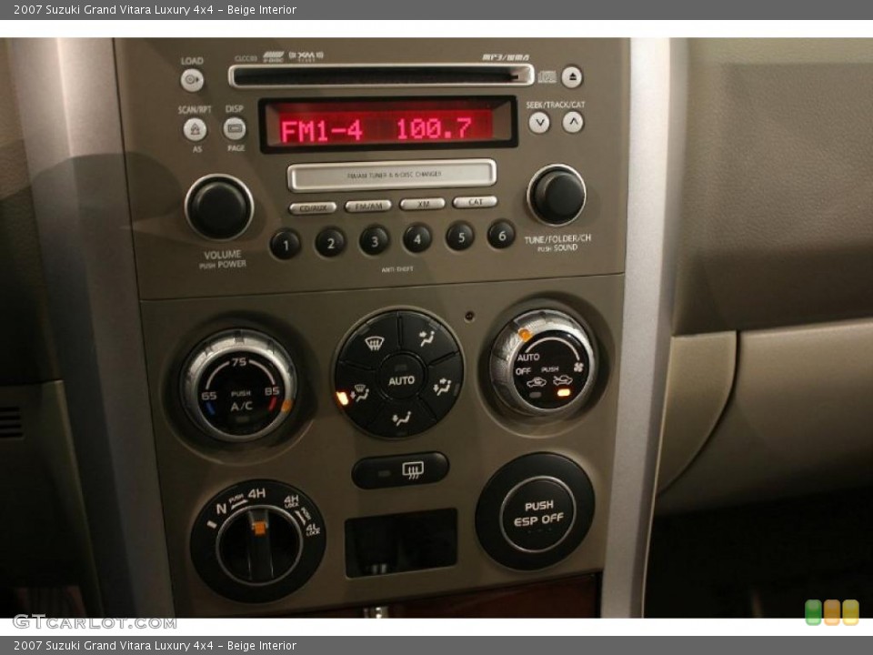 Beige Interior Controls for the 2007 Suzuki Grand Vitara Luxury 4x4 #38408712